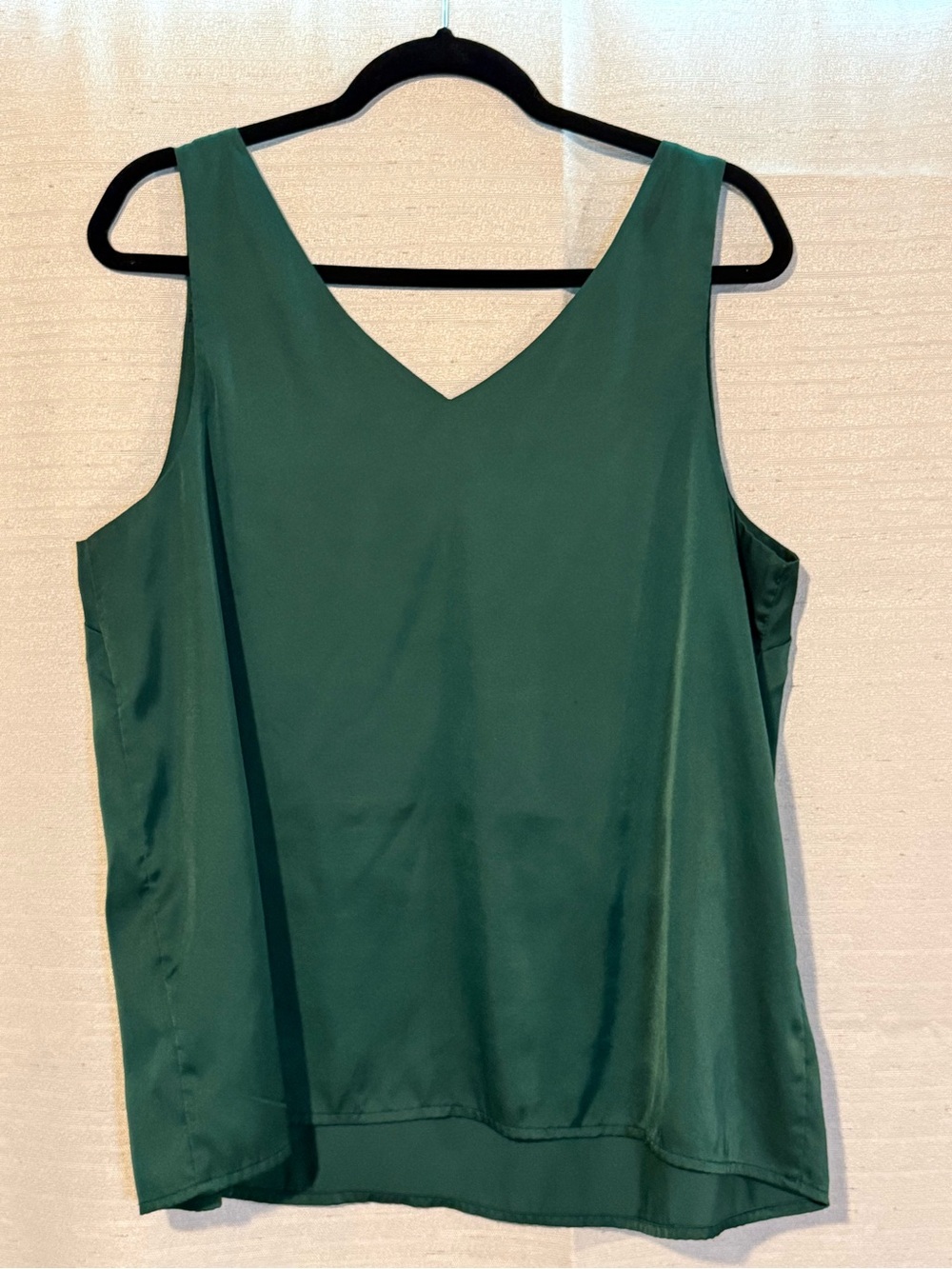 Women's V-Neck Sleeveless Shell Top - Emerald Green